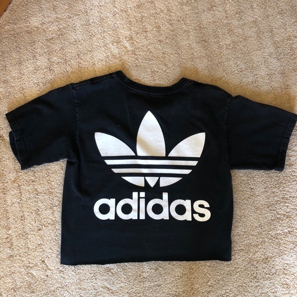 Cropped Adidas graphic tshirt - Picture 2 of 2